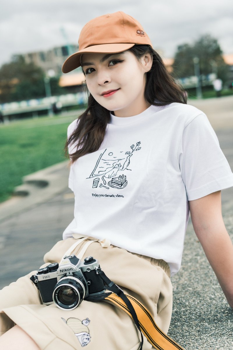 Taipei Zoo Joint Enjoy your favorite views. Embroidered Tee Unisex Edition - Women's T-Shirts - Cotton & Hemp White