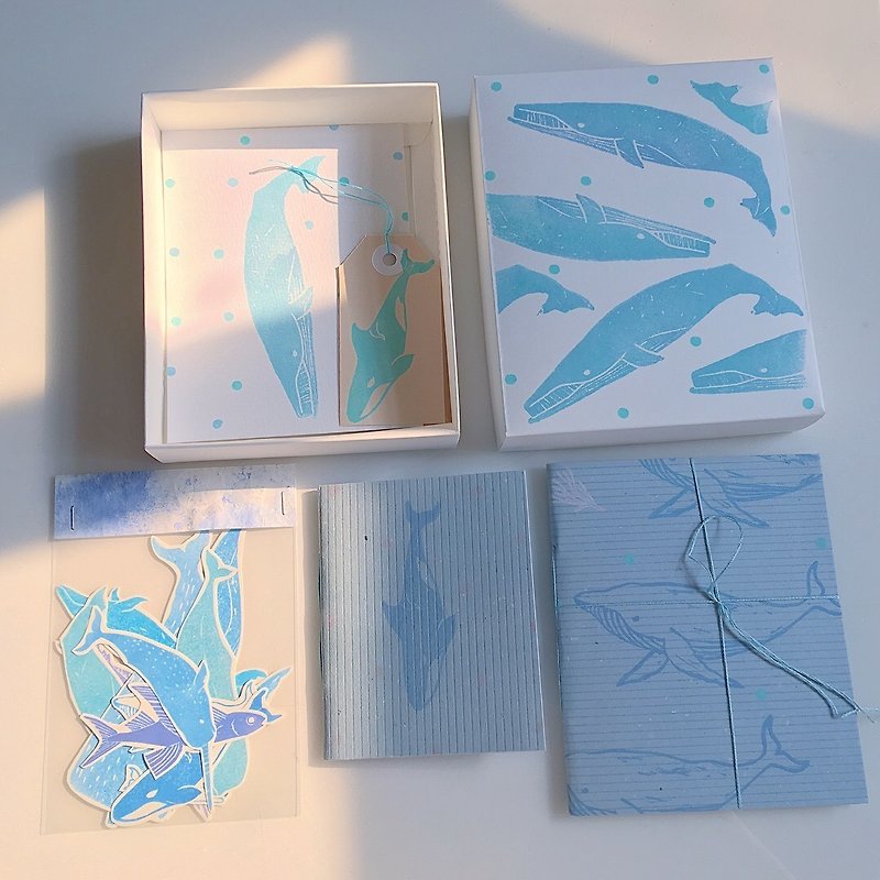 Whale stationery gift box 褔 bag 5 into - สมุดบันทึก/สมุดปฏิทิน - กระดาษ สีน้ำเงิน