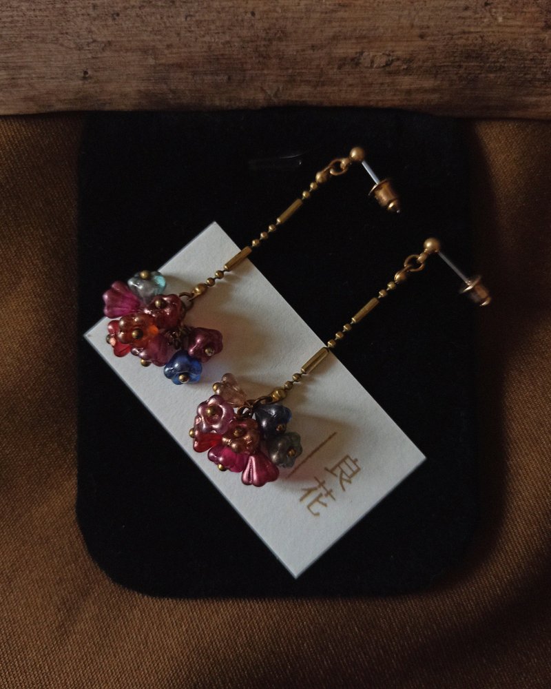 Purple red and blue flower cluster dangle long earrings - ต่างหู - ทองแดงทองเหลือง หลากหลายสี