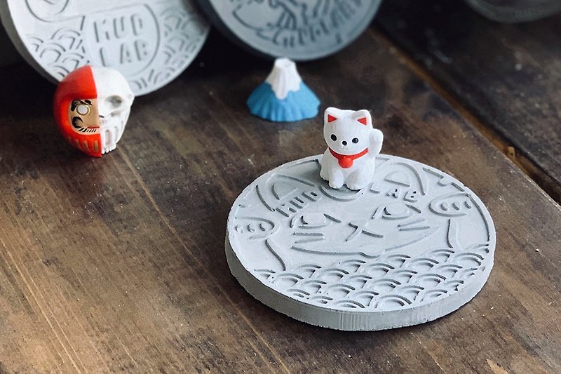 Lucky cat embossed Cement canal cover shape coaster (single) - ที่รองแก้ว - ปูน สีเทา
