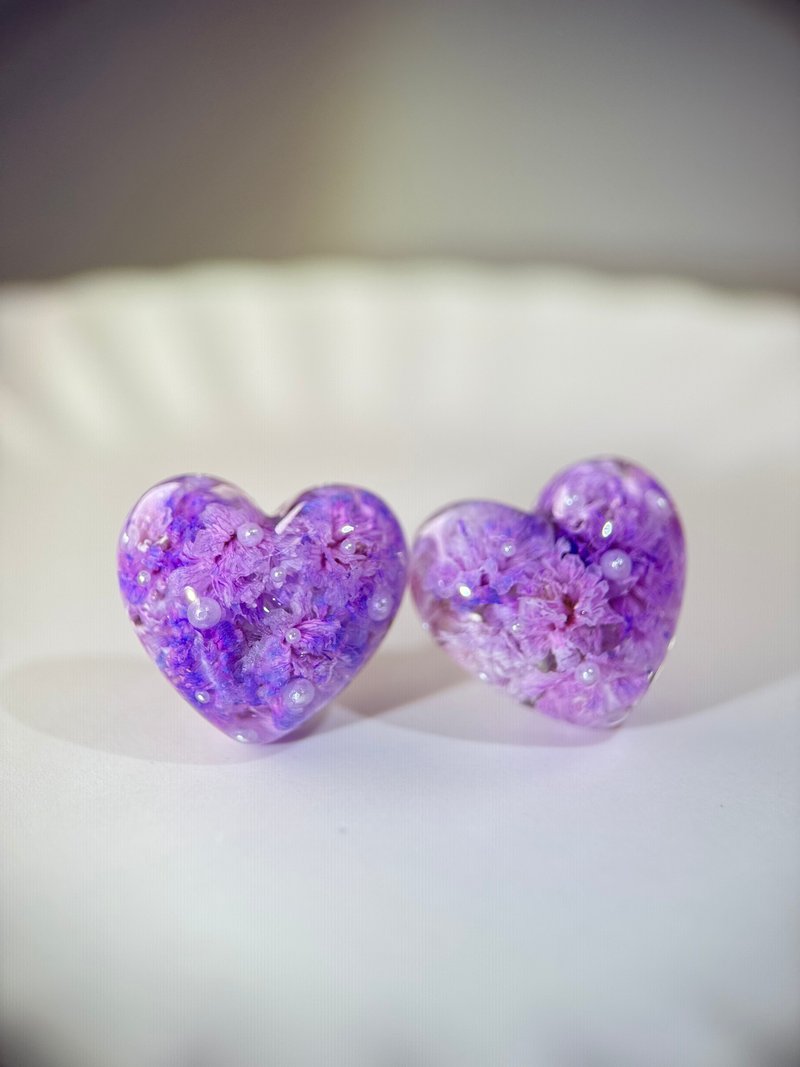 Gypsophila real flower dried flower love earrings purple Taiwan handmade earrings cindyandtong - Earrings & Clip-ons - Resin Purple