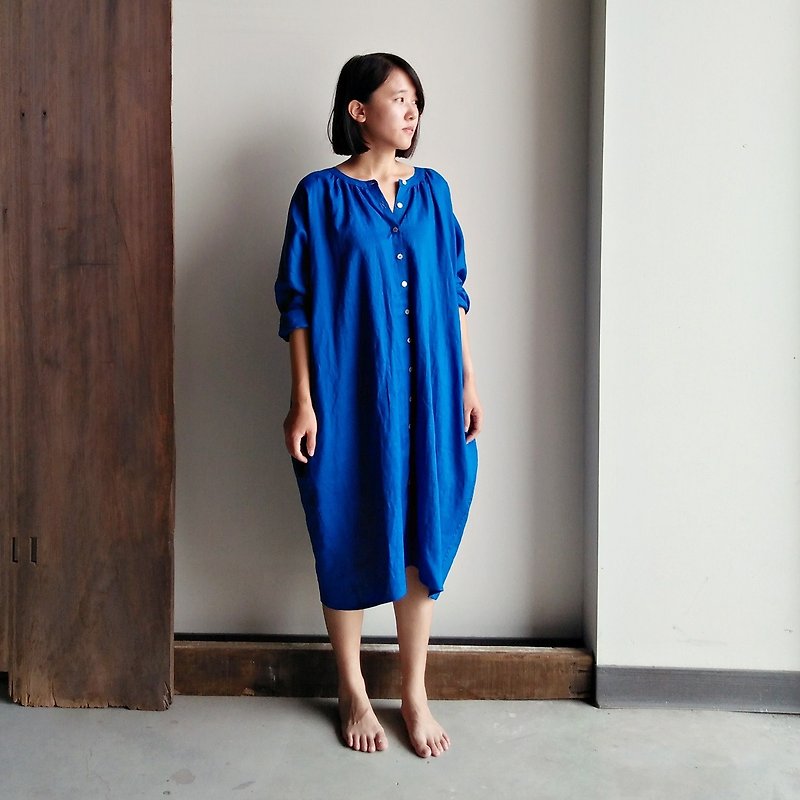 Feliz & Recap Miniskun Long Shirt Linen Blue - เสื้อเชิ้ตผู้หญิง - ผ้าฝ้าย/ผ้าลินิน สีน้ำเงิน