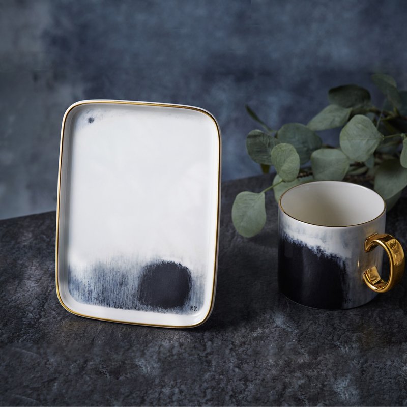 Days of Serenity /plate - จานและถาด - เครื่องลายคราม ขาว