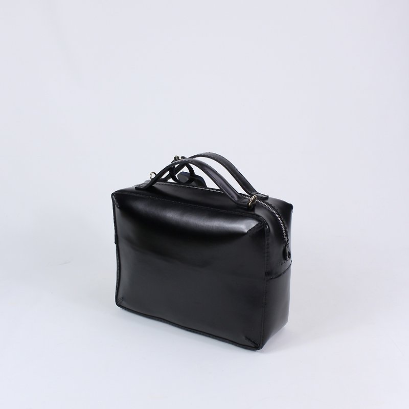 TaneLaフル手作りの革男風ハンドバッグショルダーバッグ黒袋香港のデザイン作業の前に - ショルダーバッグ - 革 ブラック