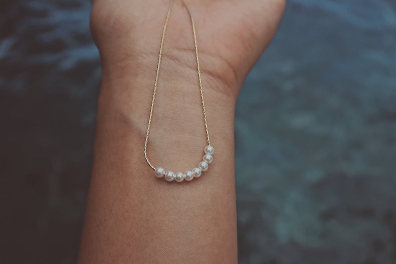 海女的潔白小珍珠14K金鎖骨項鍊 WHITE PEARLS - 項鍊 - 純銀 金色