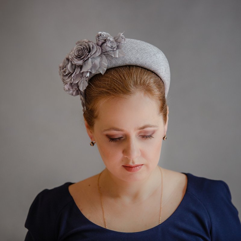 Silver fascinator headband. Wedding floral headpiece. Wedding fascinator hat - 髮箍/髮帶 - 其他材質 銀色