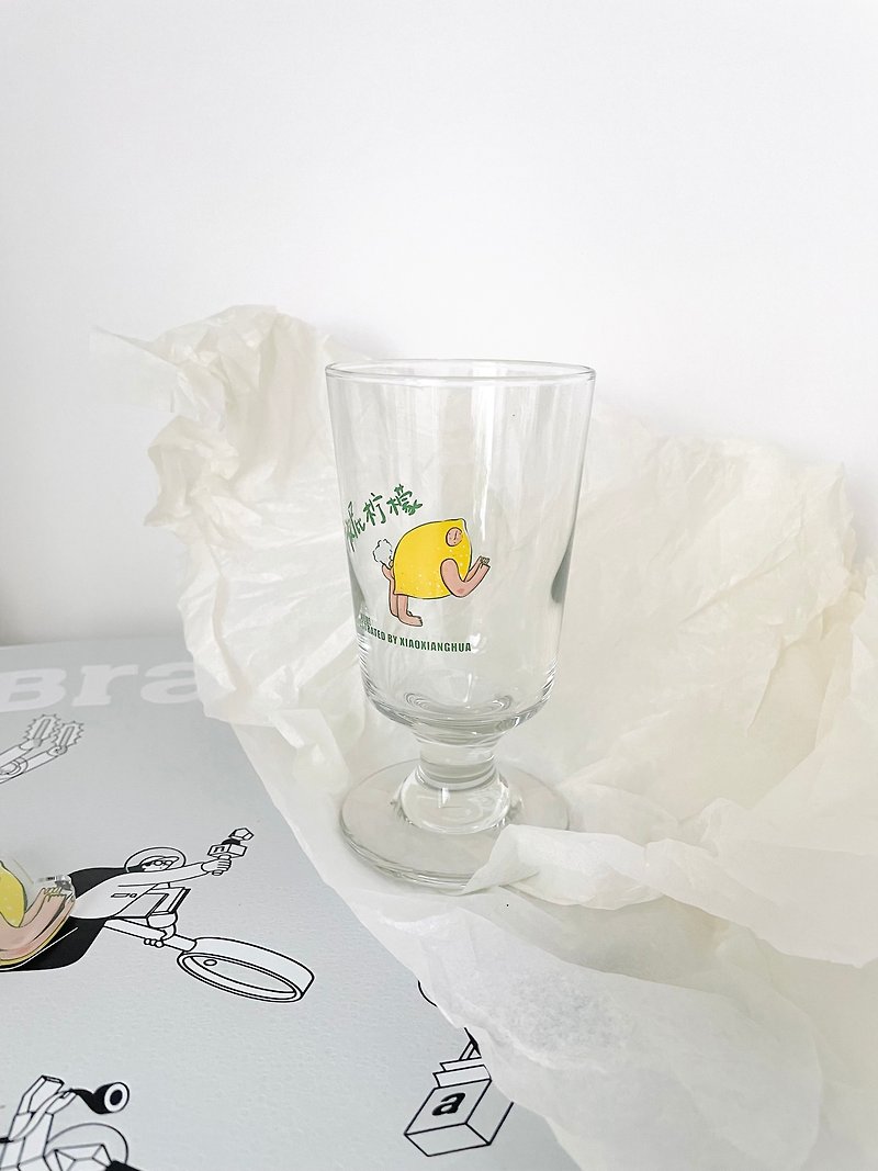 Little elephant flower research institute original illustration farting lemon glass - Mugs - Glass 