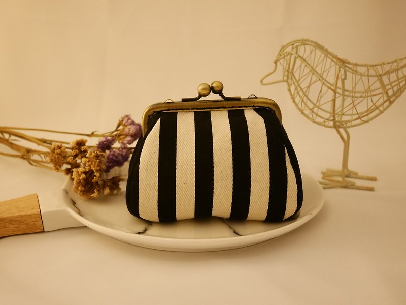 Black and white elegant striped square gold bag - กระเป๋าใส่เหรียญ - ผ้าฝ้าย/ผ้าลินิน สีดำ