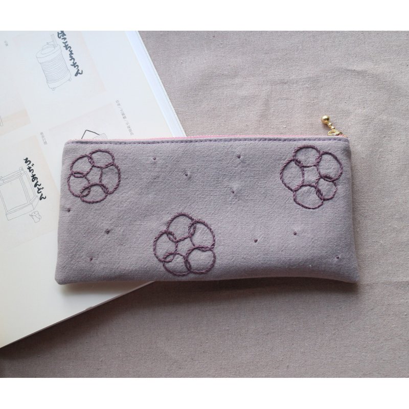 Hand embroidered universal zipper bag pencil bag/purple boti flower - กระเป๋าเครื่องสำอาง - ผ้าฝ้าย/ผ้าลินิน สีม่วง