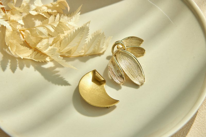 [The United States brings back Christmas antique jewelry] Sarah Cov winter gold leaf brooch - เข็มกลัด - โลหะ 