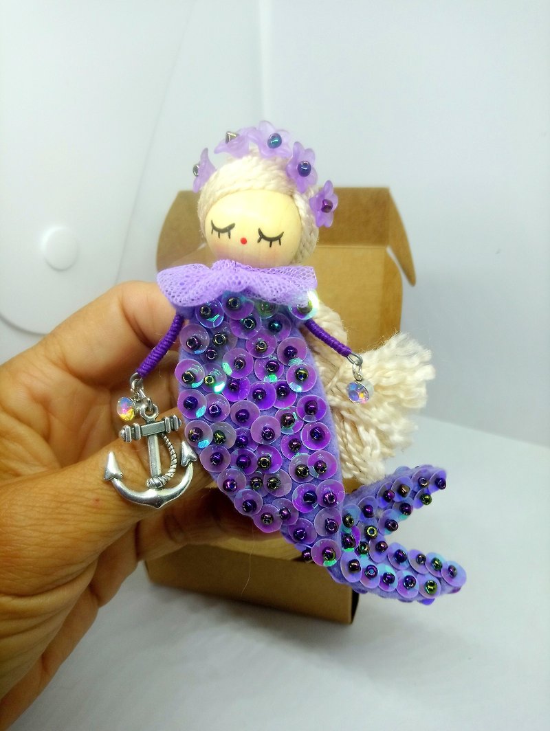 Brooch Mermaid jewelry doll - 胸針 - 木頭 紫色