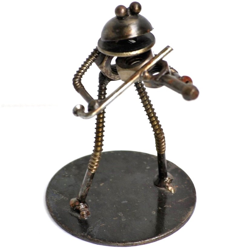 Frog Play Violin Scrap Metal Sculpture, Gift For Anniversary, Welding Sculpture - 擺飾/家飾品 - 其他金屬 