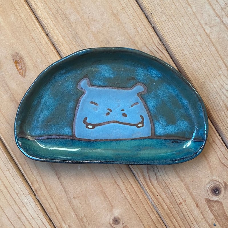 【タケ-TA KE Studio】河馬盤 - 盤子/餐盤/盤架 - 陶 藍色