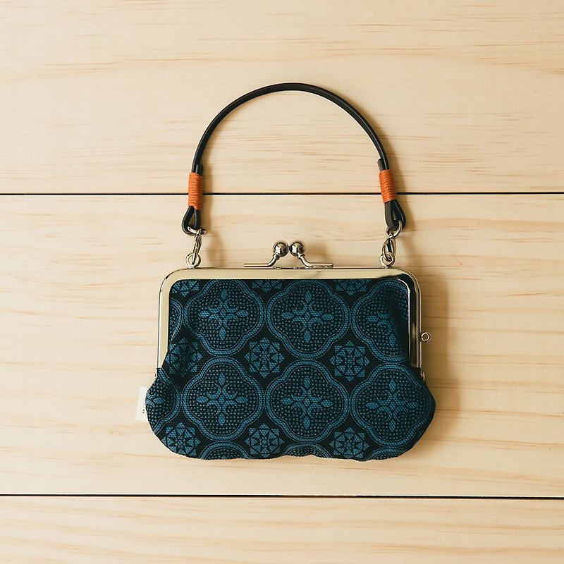 Small Squared Clasp Frame Bag/Begonia Glass Pattern/Midnight Navy - Wallets - Cotton & Hemp Blue