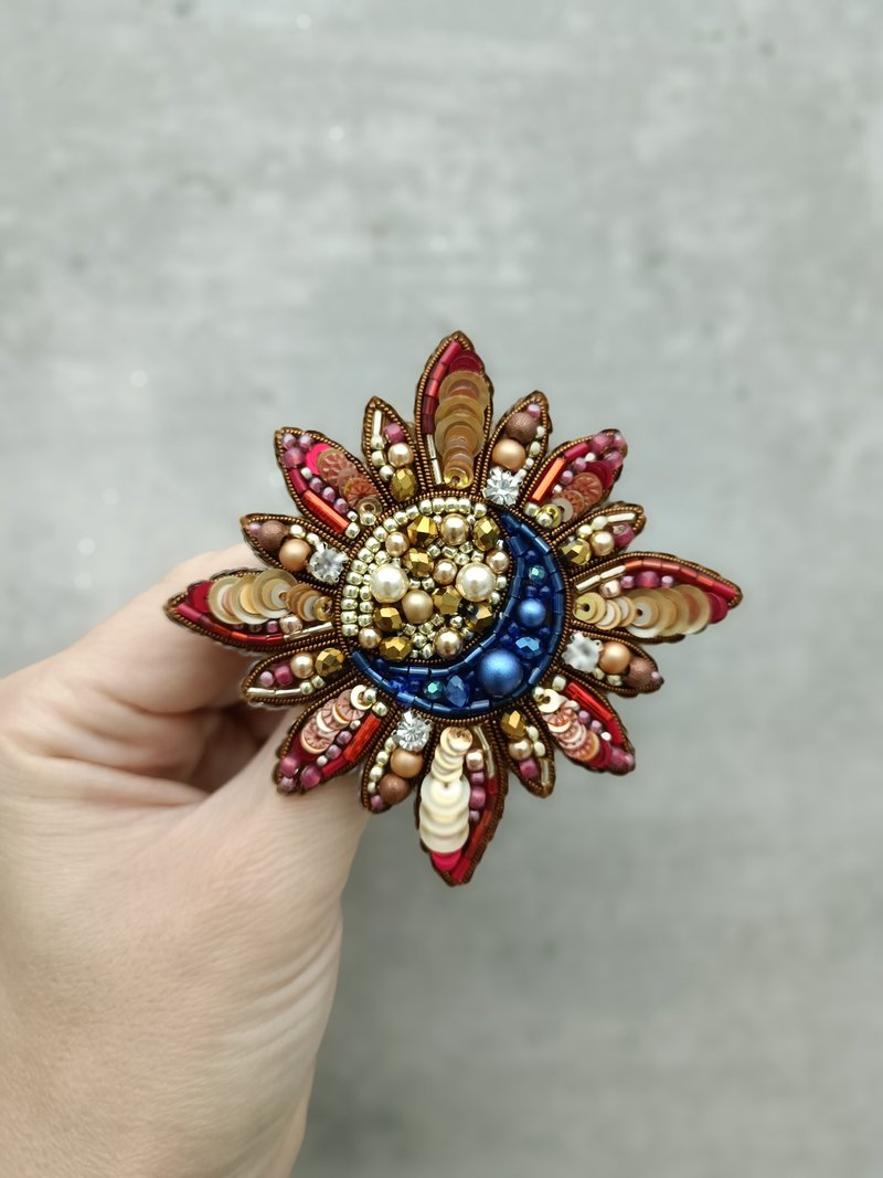 Embroidered sun and moon brooch beaded solar pin handmade - 胸針 - 其他材質 多色