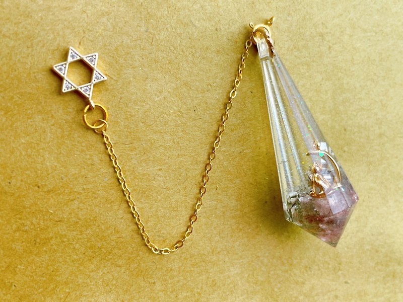Handmade Pendulum/ Charm/ Strawberry Crystal - พวงกุญแจ - พลาสติก สึชมพู