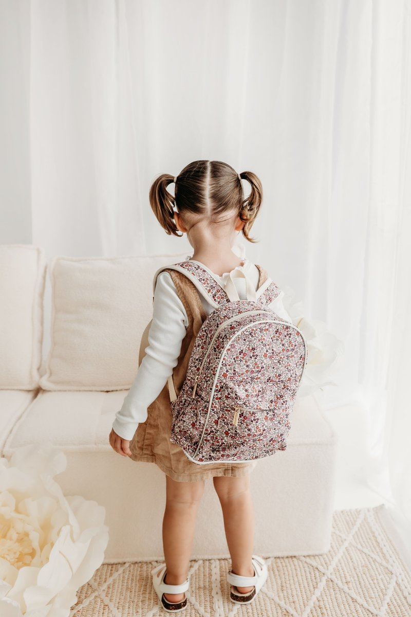 Australian Josie Joan's floral fabric backpack-Gracelyn Liberty London - กระเป๋าสะพาย - ผ้าฝ้าย/ผ้าลินิน ขาว