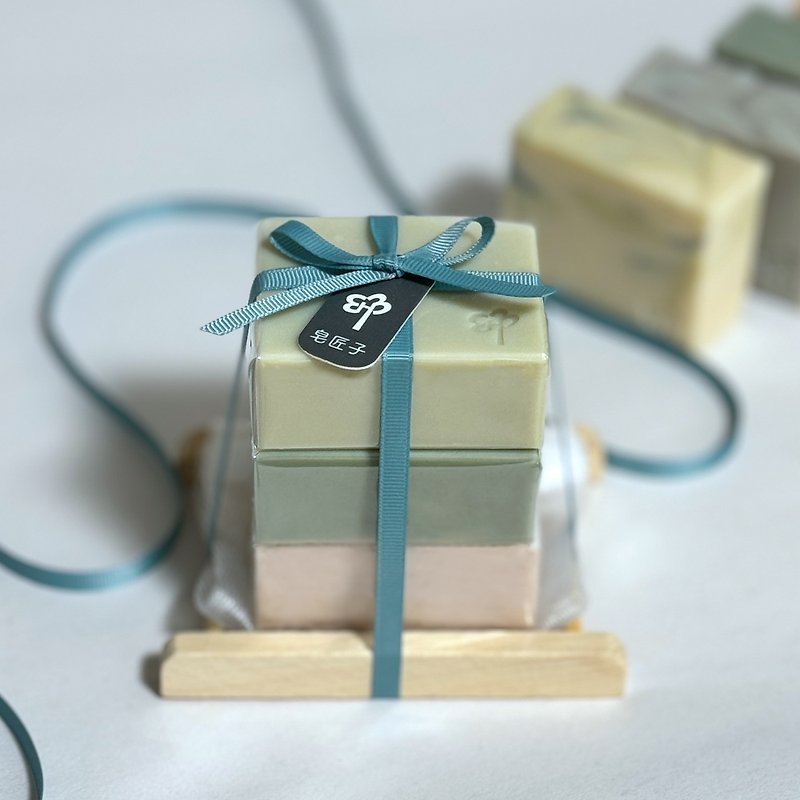 Soapmaker's Son丨Minimalist Mother's Day Limited Gift Box丨Subtraction Gift Box丨The King's New Clothes Gift Box (without gift box) - Soap - Plants & Flowers Multicolor