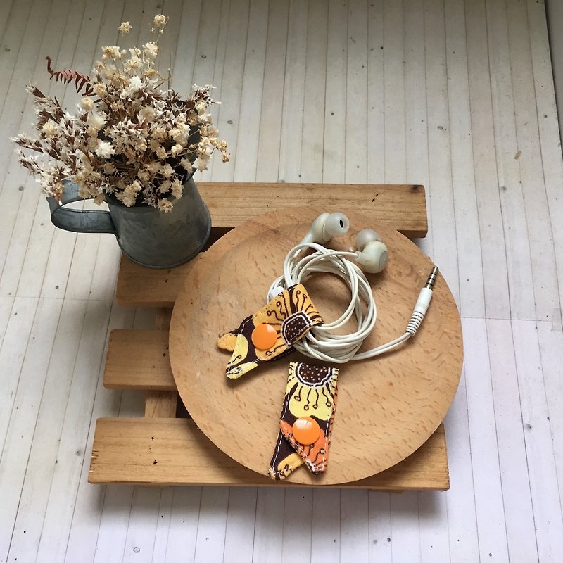 金橘花花，布捲線器(兩個一組價) - 捲線器/電線收納 - 棉．麻 橘色