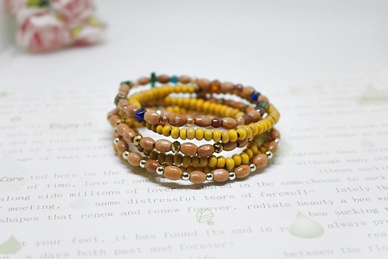 Stained wood beads elastic bracelet No.4 - สร้อยข้อมือ - ไม้ สีนำ้ตาล