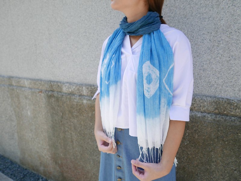 泡泡藍 純棉手染流蘇圍巾 - 圍巾/披肩 - 棉．麻 藍色