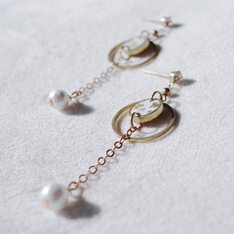 00:20 AM Tears hug hug you - Bronze leather earrings / pearl earrings / Clip-On ear acupuncture - Earrings & Clip-ons - Copper & Brass White