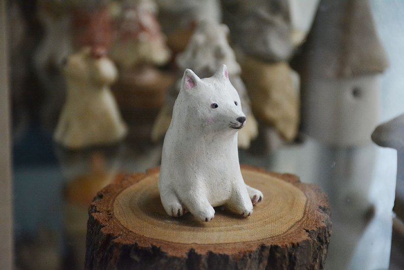 寵物客製 公仔 狐狸犬 擺飾 屁股坐歪歪的狐狸犬 - 客製化寵物商品 - 其他材質 