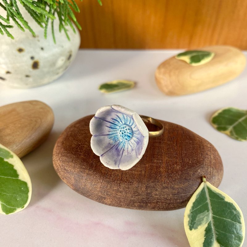 Flower Ring/ Ceramic / jewelry - 戒指 - 陶 白色
