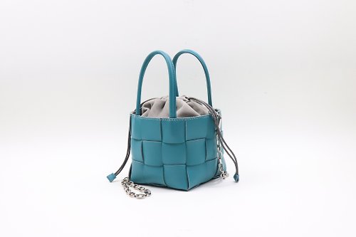 debloostudio DIY bag kit - An adorable Mini Zinnia bag