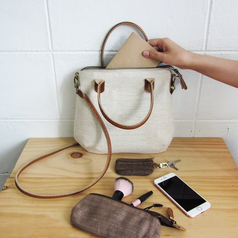 Crossbody Midi Curve Bags Hand Woven Natural Color Cotton 斜背包 - Messenger Bags & Sling Bags - Cotton & Hemp White