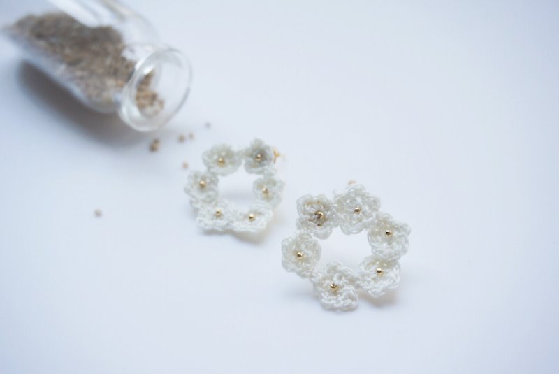 Handmade earrings - Earrings & Clip-ons - Cotton & Hemp White