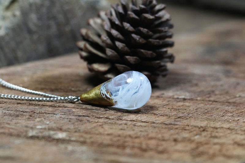 *IN STOCK* Wonder burl wood collection - FROZEN necklace - สร้อยคอ - ไม้ สีน้ำเงิน