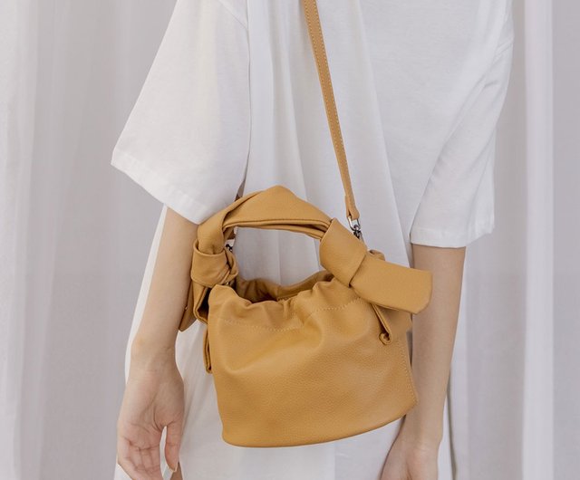 Healing Twist Feeling Soft Bag Apricot Camel Shop No216 Messenger Bags Sling Bags Pinkoi