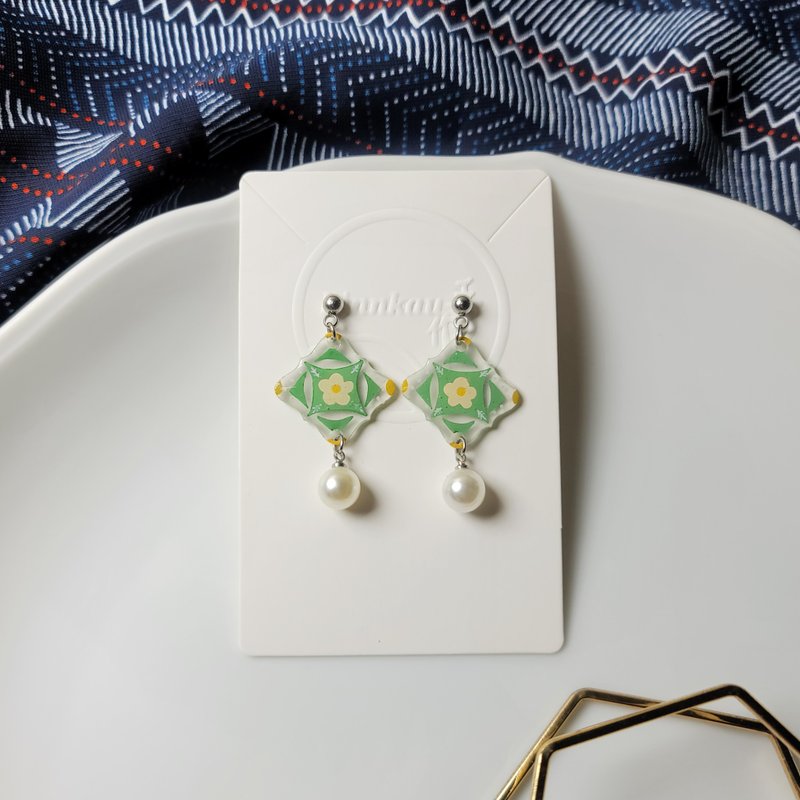 Old Taiwan Tiles Window Grills Pattern Handmade Hand Painted Earrings - ต่างหู - สแตนเลส หลากหลายสี