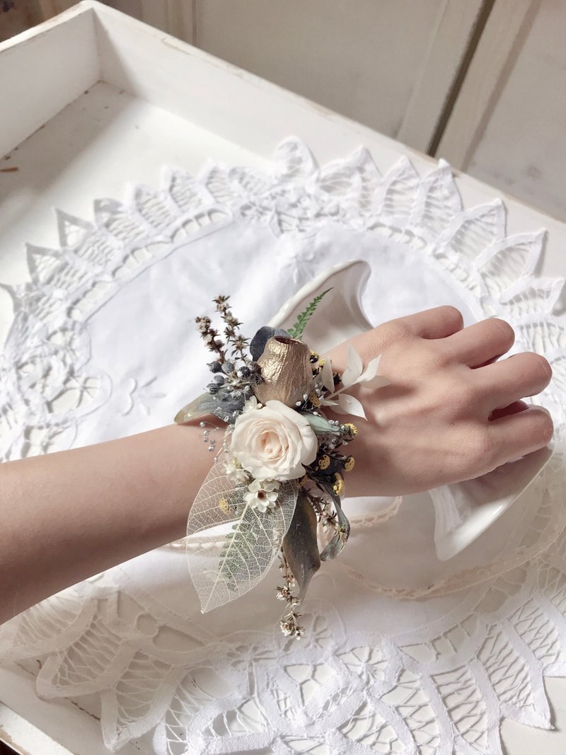 Temperament fresh lace eternal life dry flower bride wrist flower bridesmaid wrist flower wedding photo bracelet - Dried Flowers & Bouquets - Plants & Flowers White