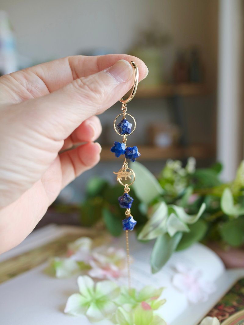 ラピスラズリ　星　イヤーカフ - ピアス・イヤリング - 半貴石 ブルー