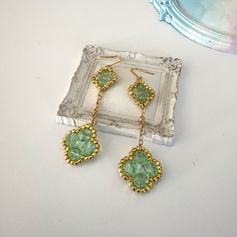 Clover Dangle Earrings Handmade Beaded Jewelry 24K gold Plated Chain Green - 耳環/耳夾/耳骨夾 - 玻璃 綠色