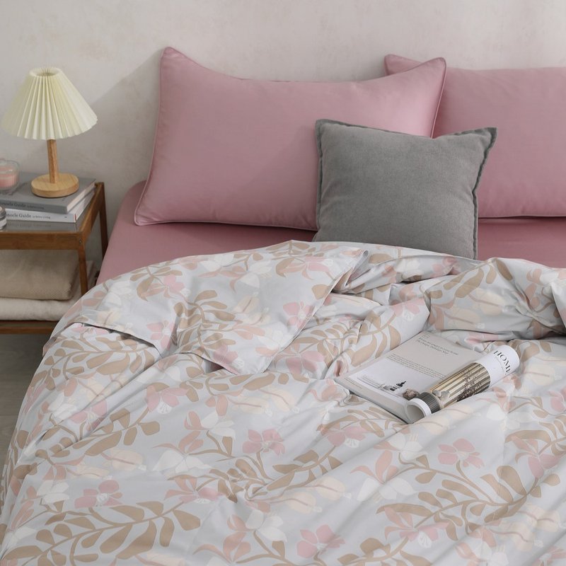 Single/October Quilt/Machine Washable, No Quilt Cover, Good Quilt Cover for All Years - Floral Pink - ผ้าห่ม - ขนของสัตว์ปีก สีน้ำเงิน