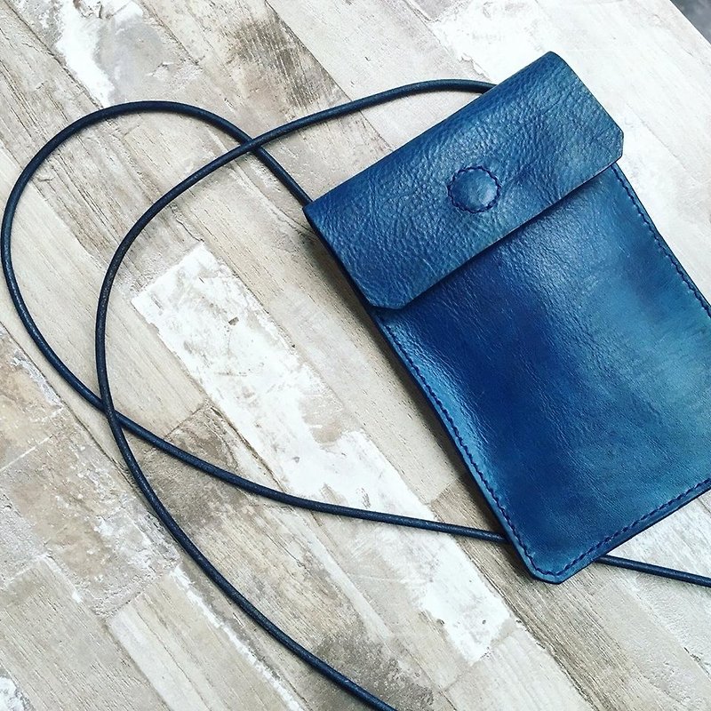 Lightweight travel bag phone card - original leather hand dyed - กระเป๋าแมสเซนเจอร์ - หนังแท้ สีน้ำเงิน
