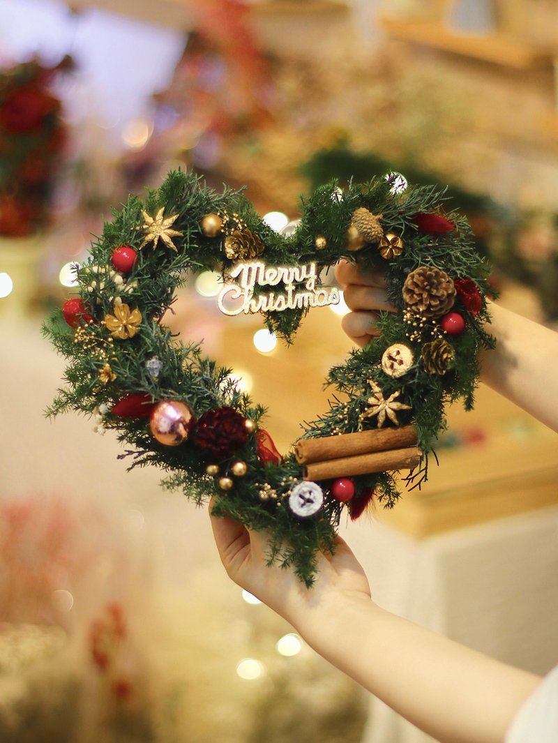 聖誕禮盒/聖誕花環/聖誕花圈/聖誕擺設/聖誕禮物/保鮮花/愛心花環 - 擺飾/家飾品 - 其他材質 綠色