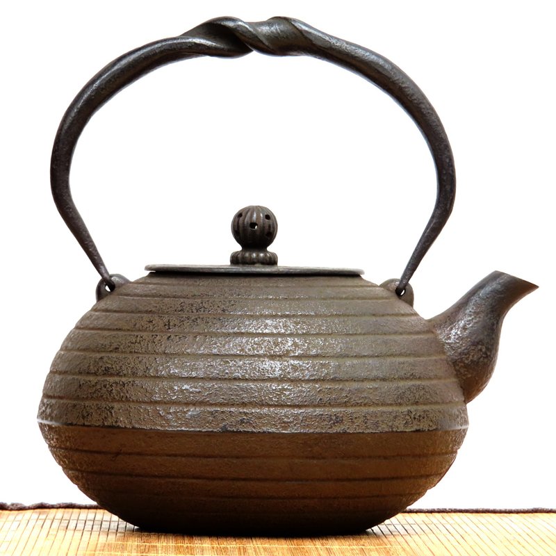 紅蓮堂 葛卷元 南部鐵器 鐵瓶 鐵壺 蒲團形水平線 1.5L 紅棕色 - 茶壺/茶杯/茶具 - 其他金屬 咖啡色