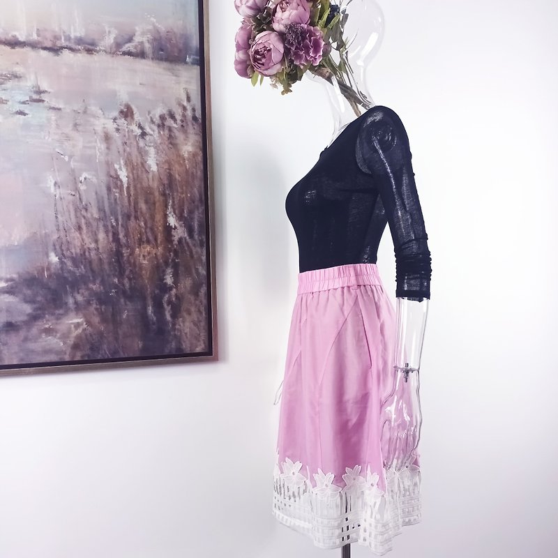 Brushed lining candy color silk skirt in bold white lace hem & elastic waist - Skirts - Silk Pink