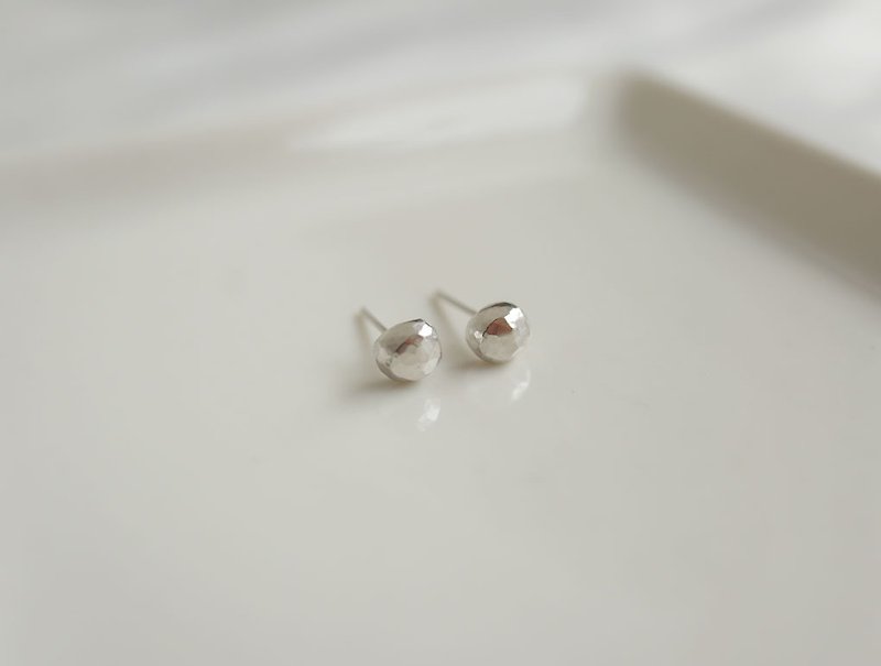 ni.kou Sterling Silver Simple Small Stone Water Ripple Earrings (Stud Earrings) - Other - Other Metals 