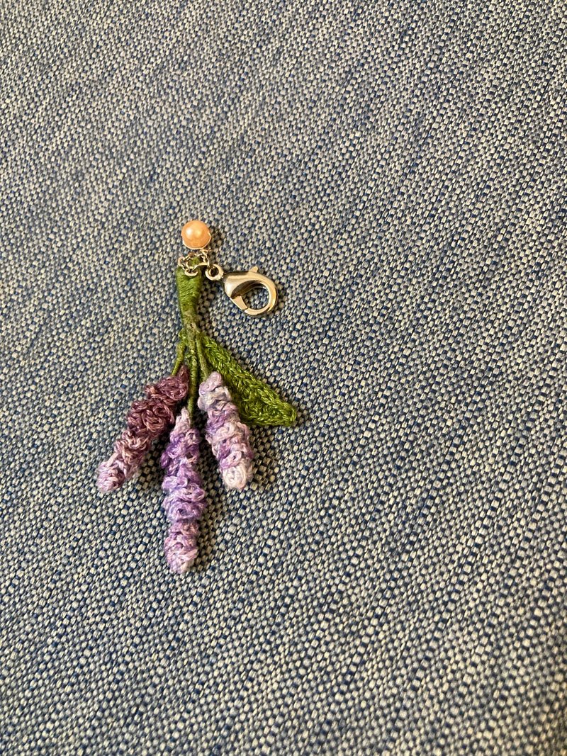 [Handmade jewelry series] Crochet gradient lavender charm mobile phone charm - พวงกุญแจ - งานปัก สีม่วง