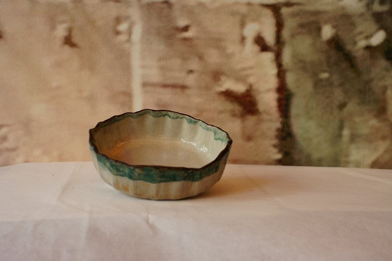 粉鉛 手摘みグリーン角花 深皿 丸鉢 高さ3.5cm 椀 飾り皿