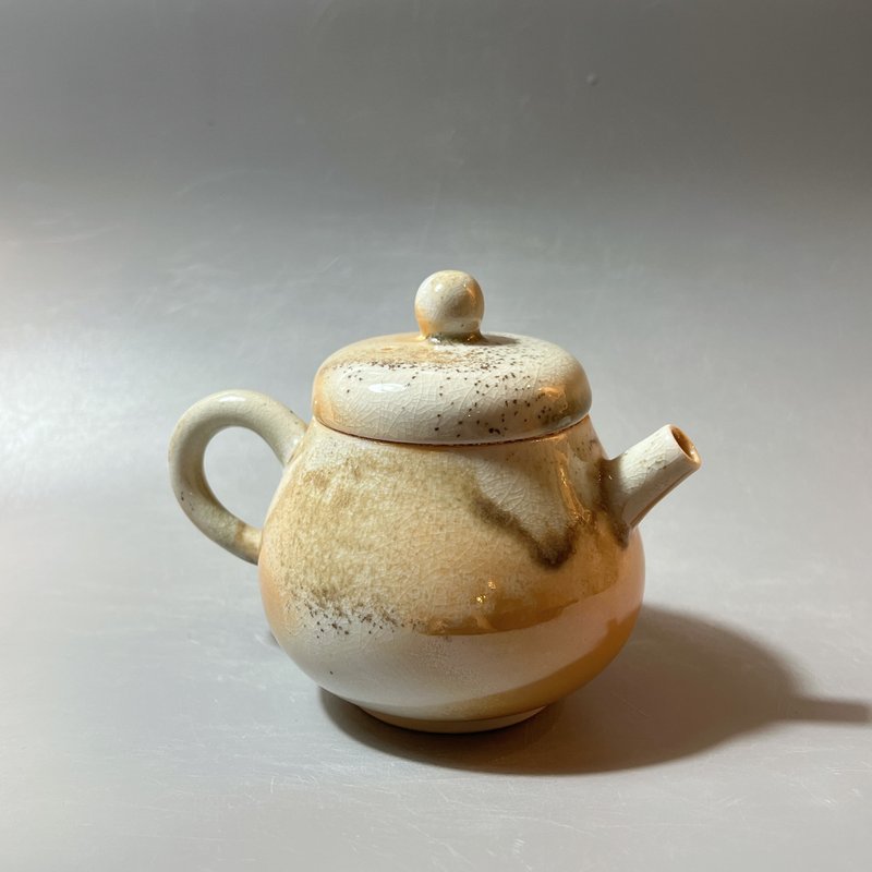 柴燒瓷土重落灰正把茶壺  / 小平凡手作 - 茶壺/茶杯/茶具 - 陶 