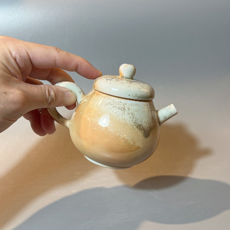 柴燒瓷土重落灰正把茶壺  / 小平凡手作 - 茶壺/茶杯/茶具 - 陶 
