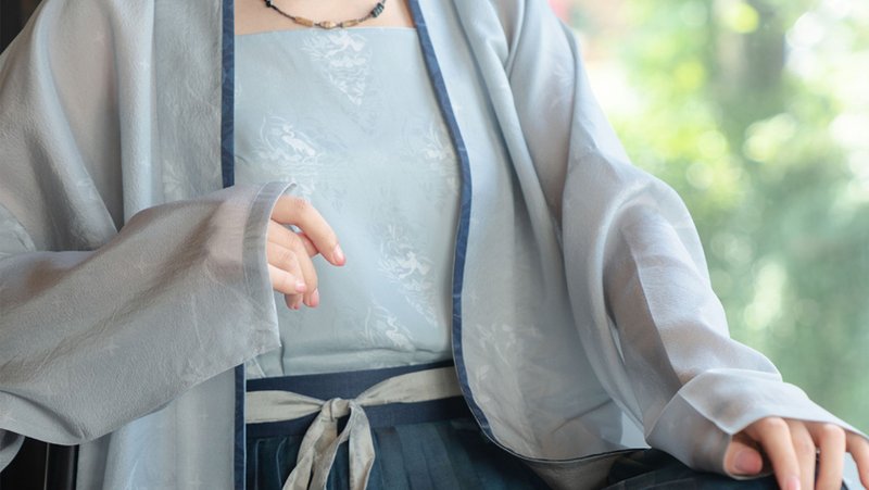 【拓花褶裙】新中式復古 漢元素日常通勤半裙 - 裙子/長裙 - 絲．絹 多色
