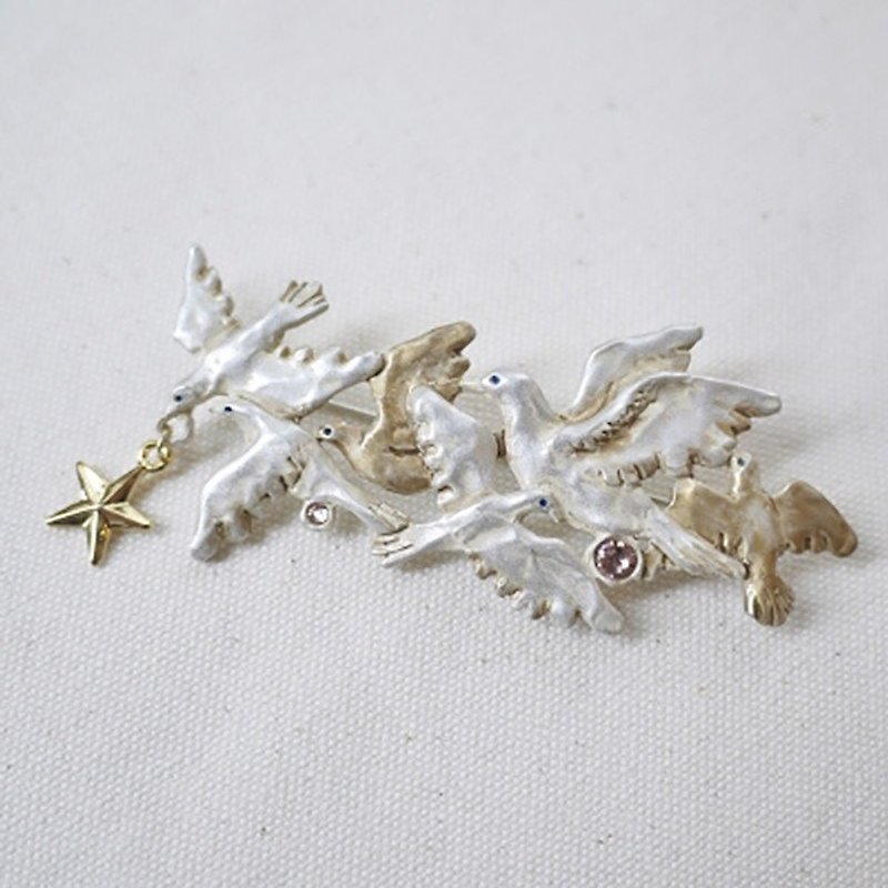 Flutter of wings Brooch Trafalgar brooch / pin brooch PB 068 - Brooches - Other Metals White
