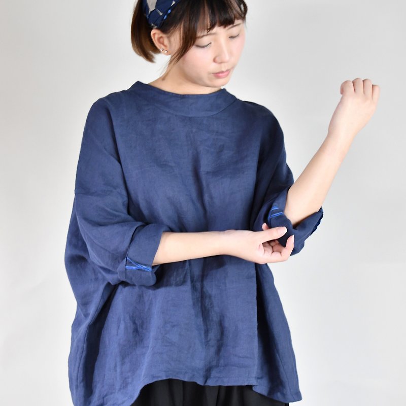 Autumn and winter short version of the shoulders shirt dark blue - เสื้อผู้หญิง - ผ้าฝ้าย/ผ้าลินิน สีน้ำเงิน